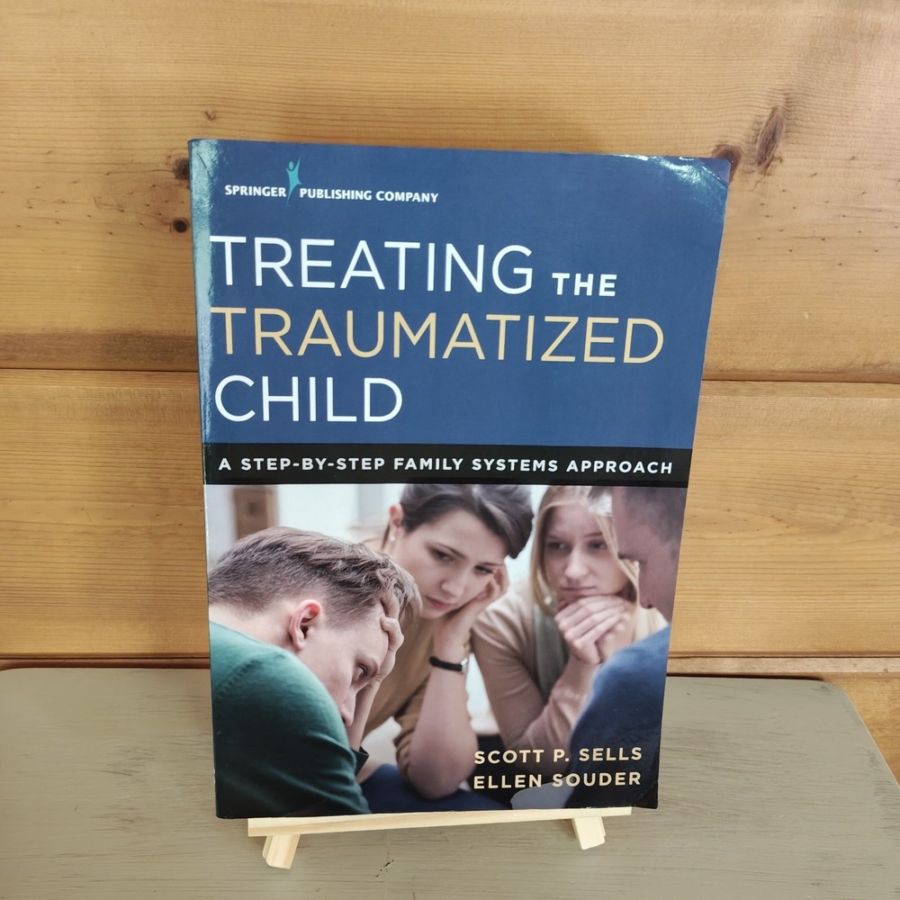 Treating the Traumatized Child: Scott‎ P. Sells 9780826171870